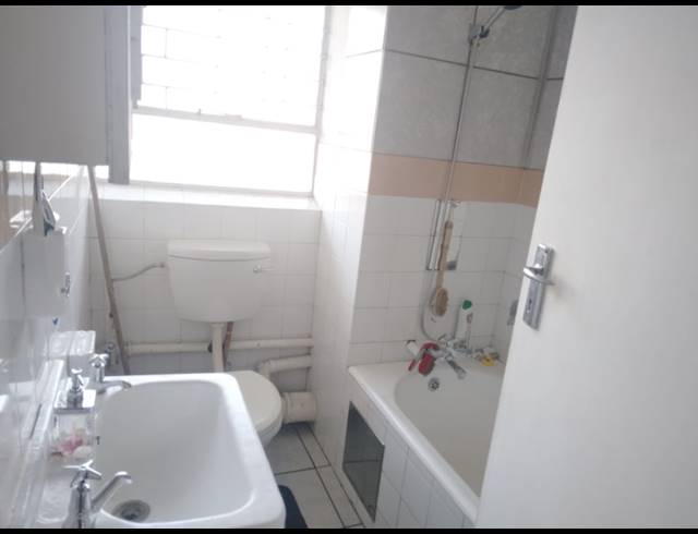 2 BEDROOM APARTMENT FOR SALE IN VANDERBIJLPARK CE 2